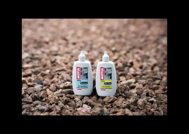 Smar Motul do łańcucha: Jaki wybrać i jak aplikować?